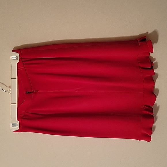 Silk skirt, Size 6 skirt with flirty hem. Beautiful red color. - Picture 2 of 8